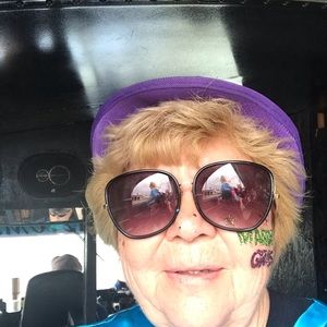 Meet your Posher, Ella